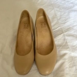 Naturalizer block heel pumps